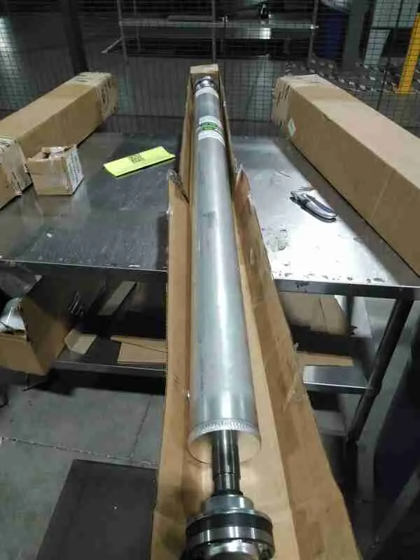Scratch & Dent Dss Dodge 2015+ Challenger R/T Auto 4In Alum 1-Piece Driveshaft (*Use Subframe Lockout*) Chsh40-A 1
