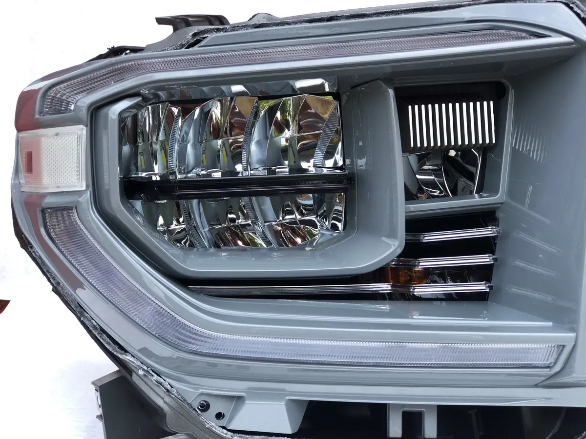 14-20 Toyota Tundra Oem Headlight (Color Matched) 2