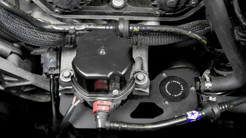 Mishimoto 2018+ Jeep Wrangler Jl 2.0L Baffled Oil Catch Can Kit - Black 2