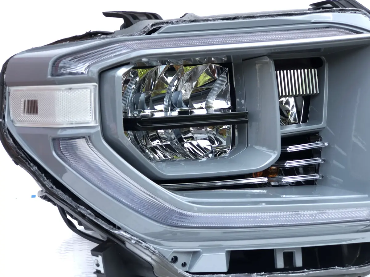 14-20 Toyota Tundra Oem Headlight (Color Matched) 3