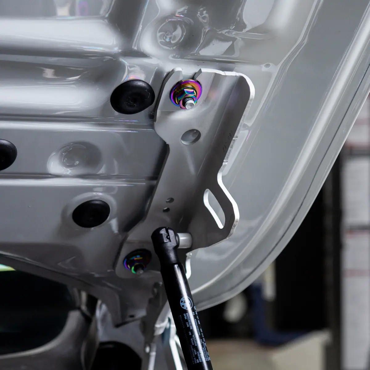 Titanium Hardware Hood Kit - Bmw F80 M3/M4 (2014-2020) 3