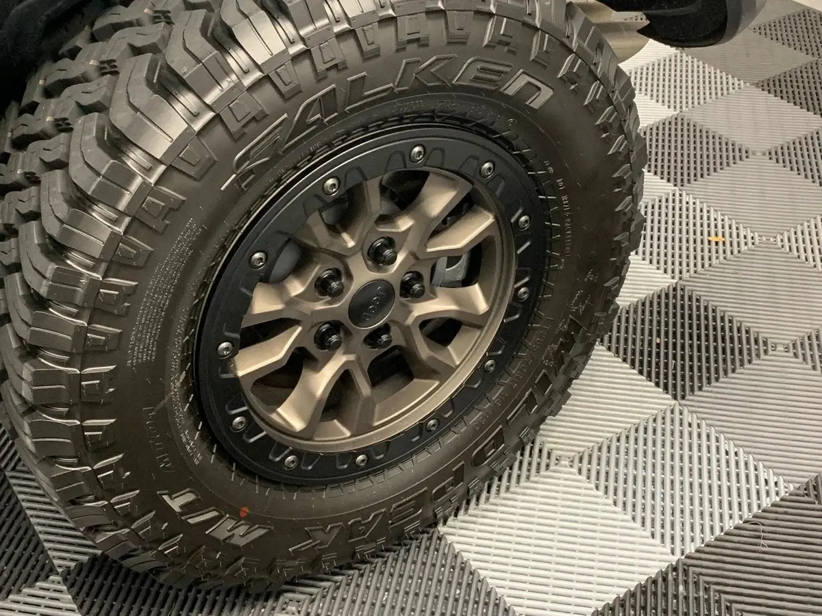 Gorilla Lug Nuts Black Wrangler Jl / 392 / Rubicon 1