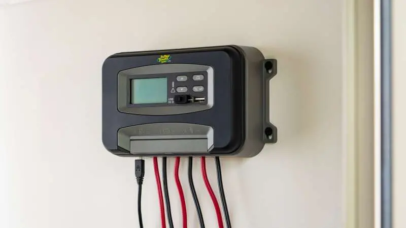 Battery Tender 30A Pwm Indoor Solar Controller System 1